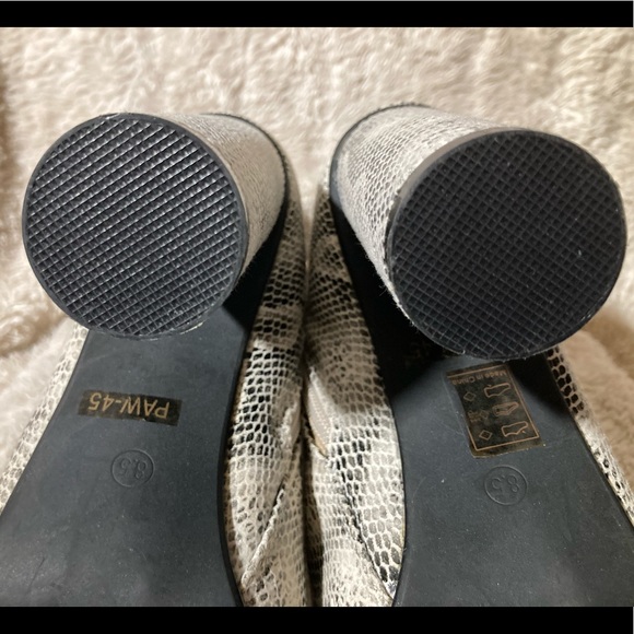 Faux leather snake skin boots Sz 8.5 - Picture 3 of 7